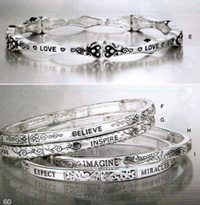 Beaux bracelets qui s'étirent.